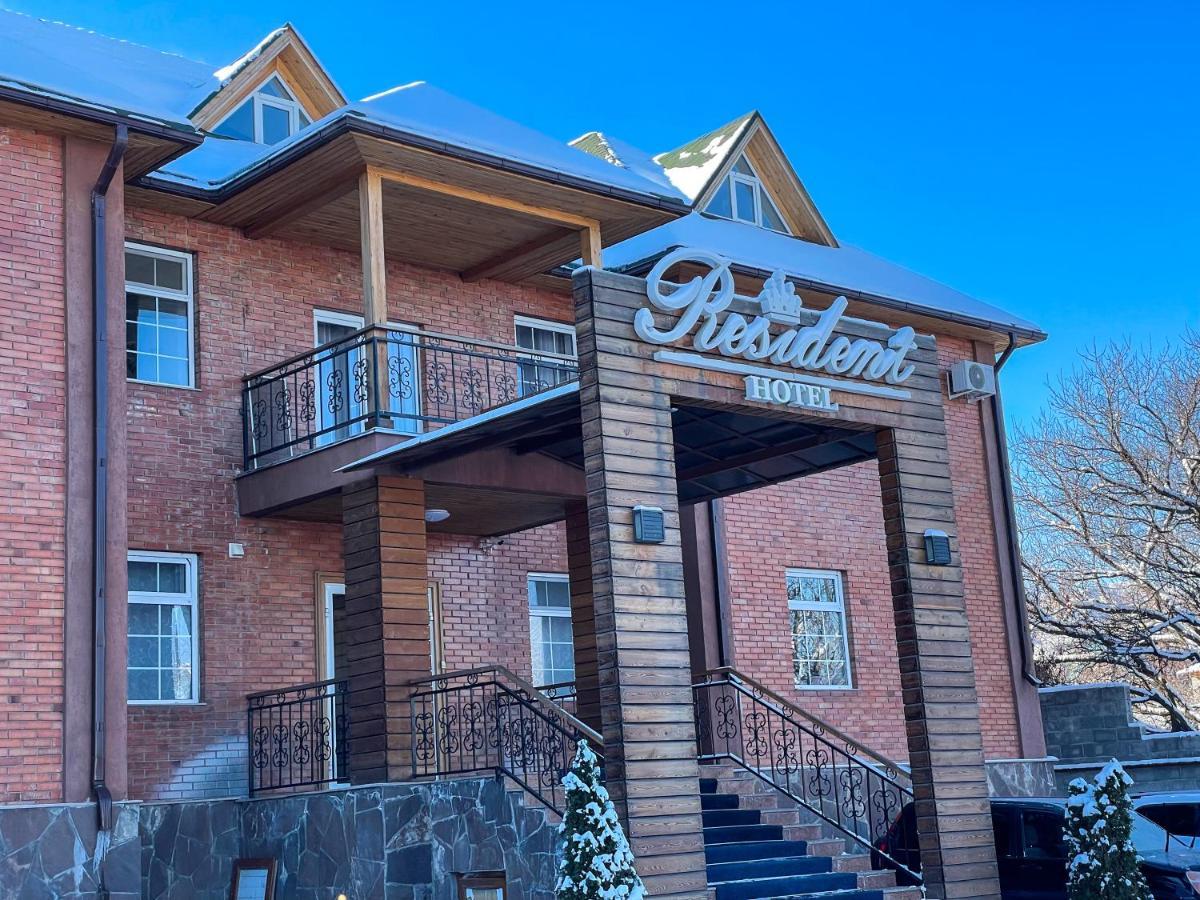Resident Hotel Kaskelen Exteriör bild
