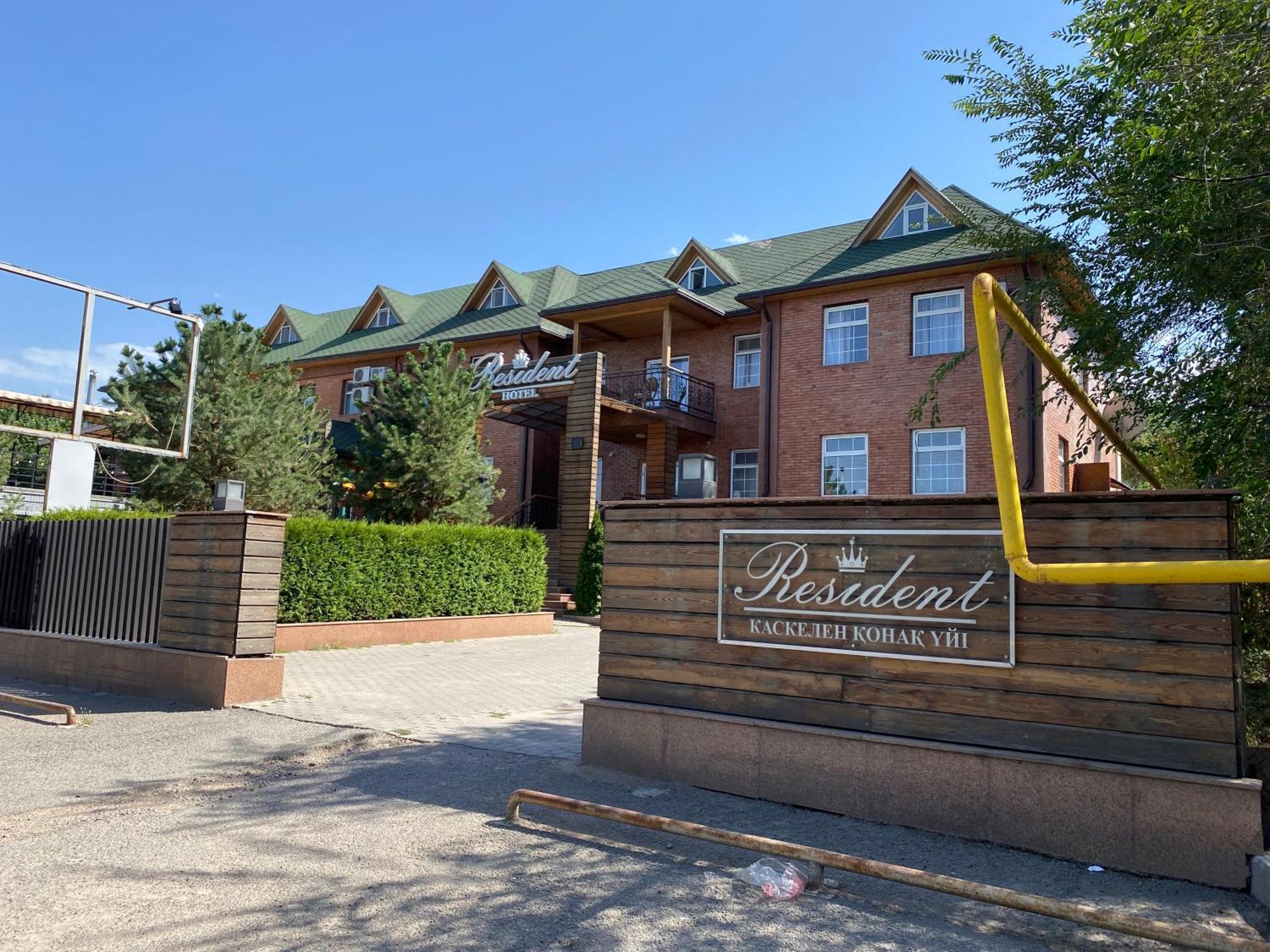 Resident Hotel Kaskelen Exteriör bild